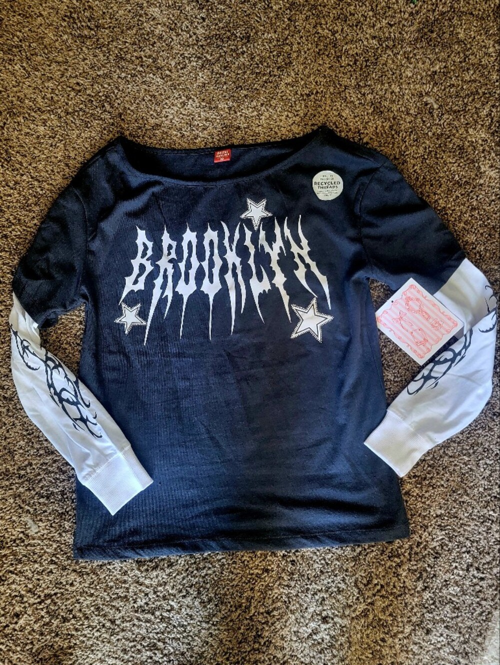 Black & White Graphic Long-Sleeve Juniors Tee Brooklyn Barbwire Blue Sz Med